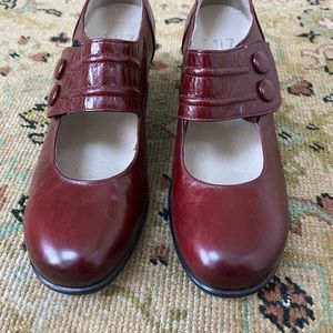 Fabulous Miz Mooz retro pumps